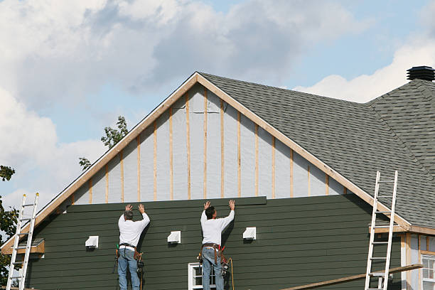 Professional Siding Repair technician working in Harrisburg, OR